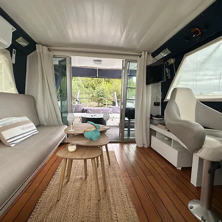 Botel Aquareve-location Valence (Drome)